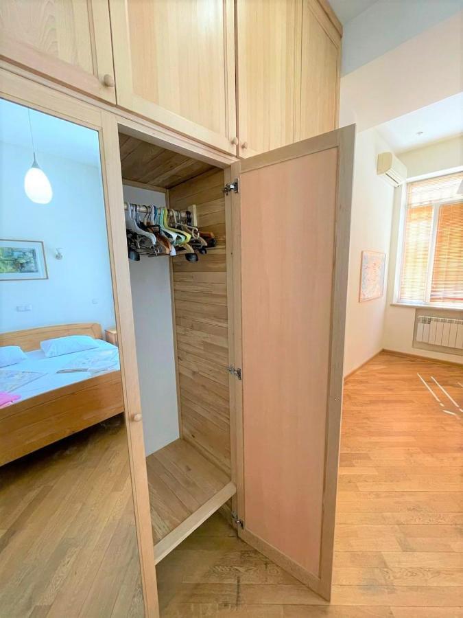 Jasmin Apt With Balcony At Republic Square & Ruben Tours Yerevan Exterior photo