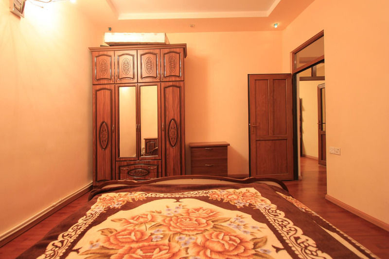 Jasmin Apt With Balcony At Republic Square & Ruben Tours Yerevan Exterior photo